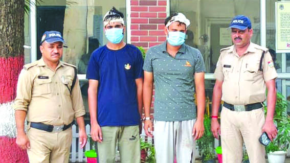 पुलिस गिरफ्त में आरोपित