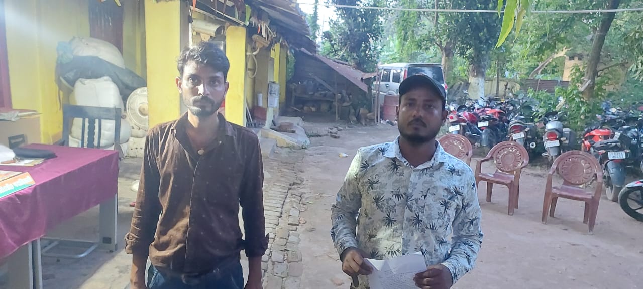 अररिया फोटो:थाना परिसर में फाइनेंस कर्मी पीड़ित अररिया फोटो:थाना परिसर में फाइनेंस कर्मी पीड़ित