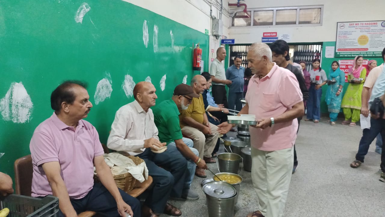 नितिन वर्मा ने जन्मदिवस पर पिता के नाम से की सेवा की शुरुआत नितिन वर्मा ने जन्मदिवस पर पिता के नाम से की सेवा की शुरुआत