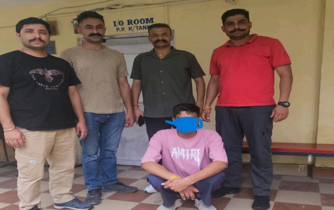 महिला पुलिस थाना व् साइबर सेल ने पकड़ा उदघोषित आरोपी महिला पुलिस थाना व् साइबर सेल ने पकड़ा उदघोषित आरोपी