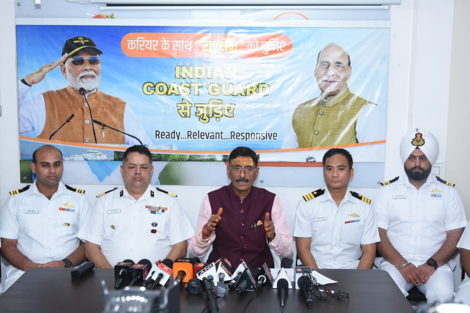 केंद्रीय रक्षा राज्य मंत्री संजय सेठ प्रेस कॉन्फ्रेंस करते हुए केंद्रीय रक्षा राज्य मंत्री संजय सेठ प्रेस कॉन्फ्रेंस करते हुए