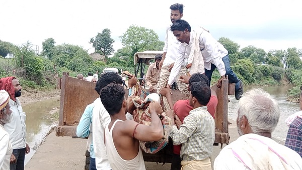 मुरैना: बरसाती नदी में डूबने से चरवाहे युवक की हुई मौत मुरैना: बरसाती नदी में डूबने से चरवाहे युवक की हुई मौत