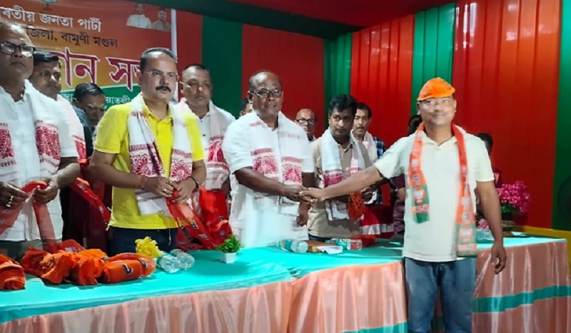 नगांव में भाजपा के सदस्यता अभियान की तस्वीर। नगांव में भाजपा के सदस्यता अभियान की तस्वीर।