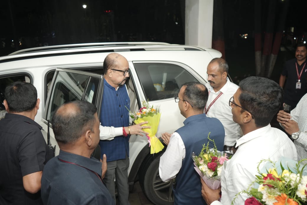 राज्यपाल रमेन डेका कोरबा पहुँचे : कलेक्टर, डीएफओ सहित अन्य अधिकारियों ने किया आत्मीय स्वागत
