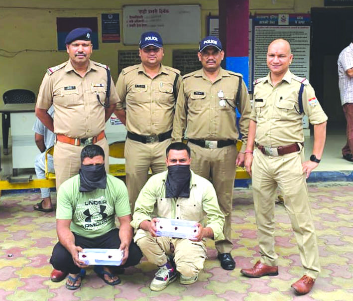 पुलिस गिरफ्त में आरोपित