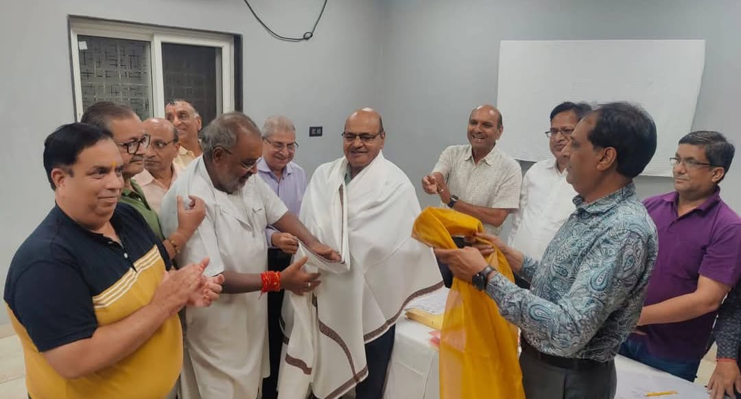 बैठक में शामिल अतिथि और अन्य सदस्य