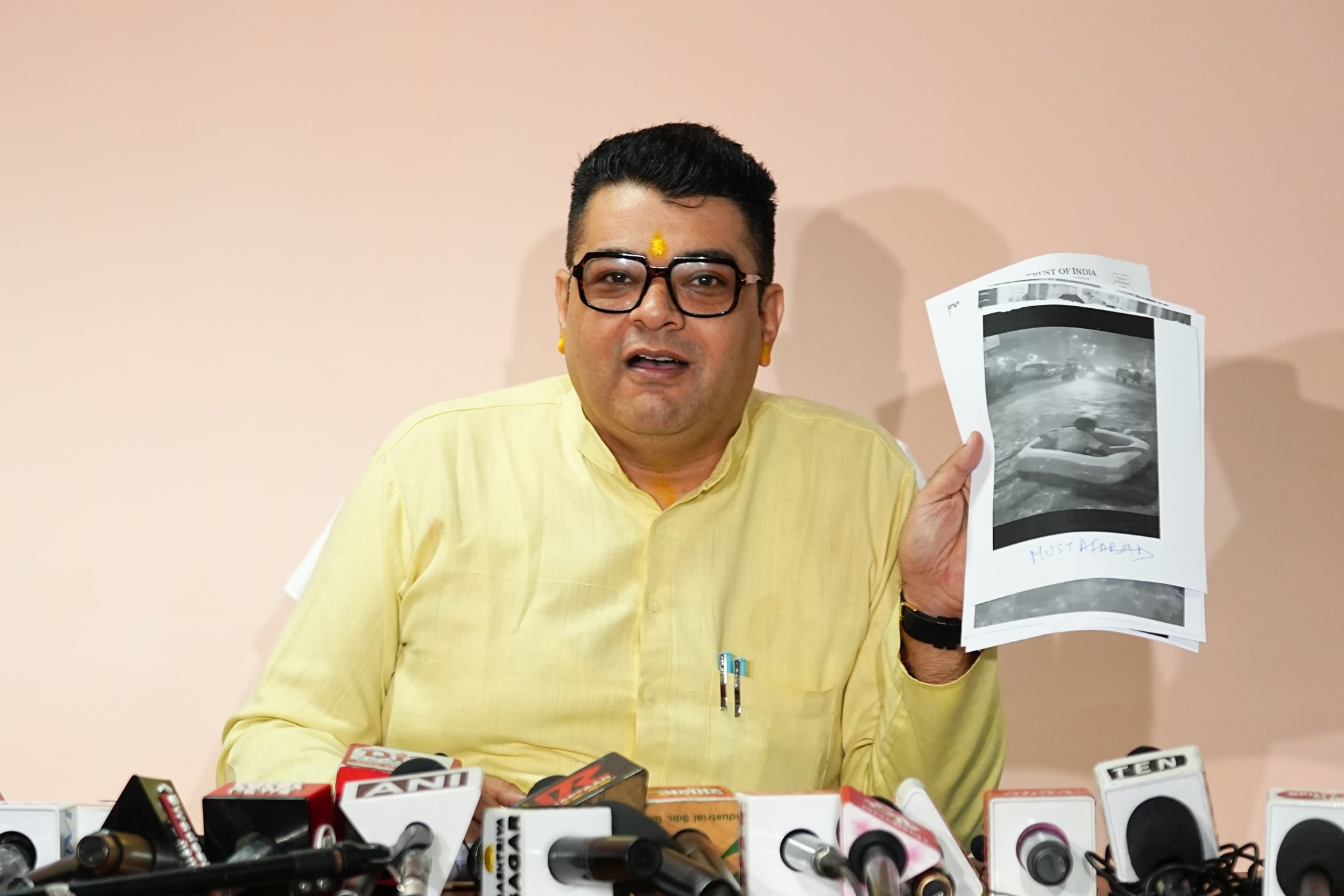 नेता प्रतिपक्ष अंकुश नारंग पत्रकार वार्ता को संबोधित करते हुए