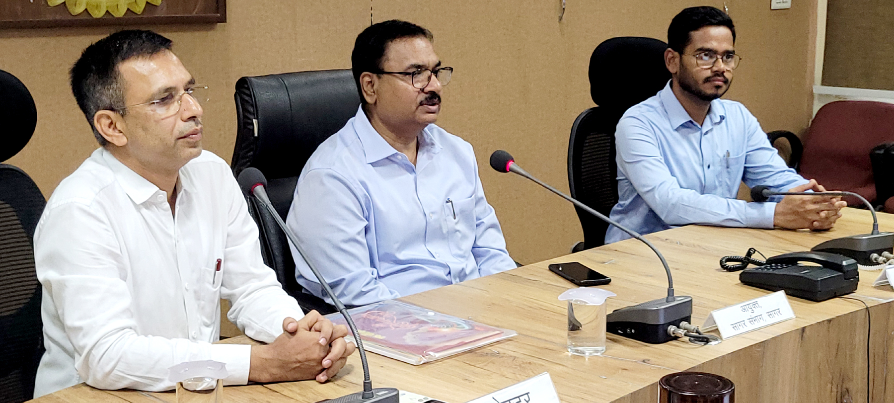 दमोह-जल जीवन मिशन के साथ अनेक कार्यो की समीक्षा के साथ संभागायुक्त ने दिये निर्देश दमोह-जल जीवन मिशन के साथ अनेक कार्यो की समीक्षा के साथ संभागायुक्त ने दिये निर्देश