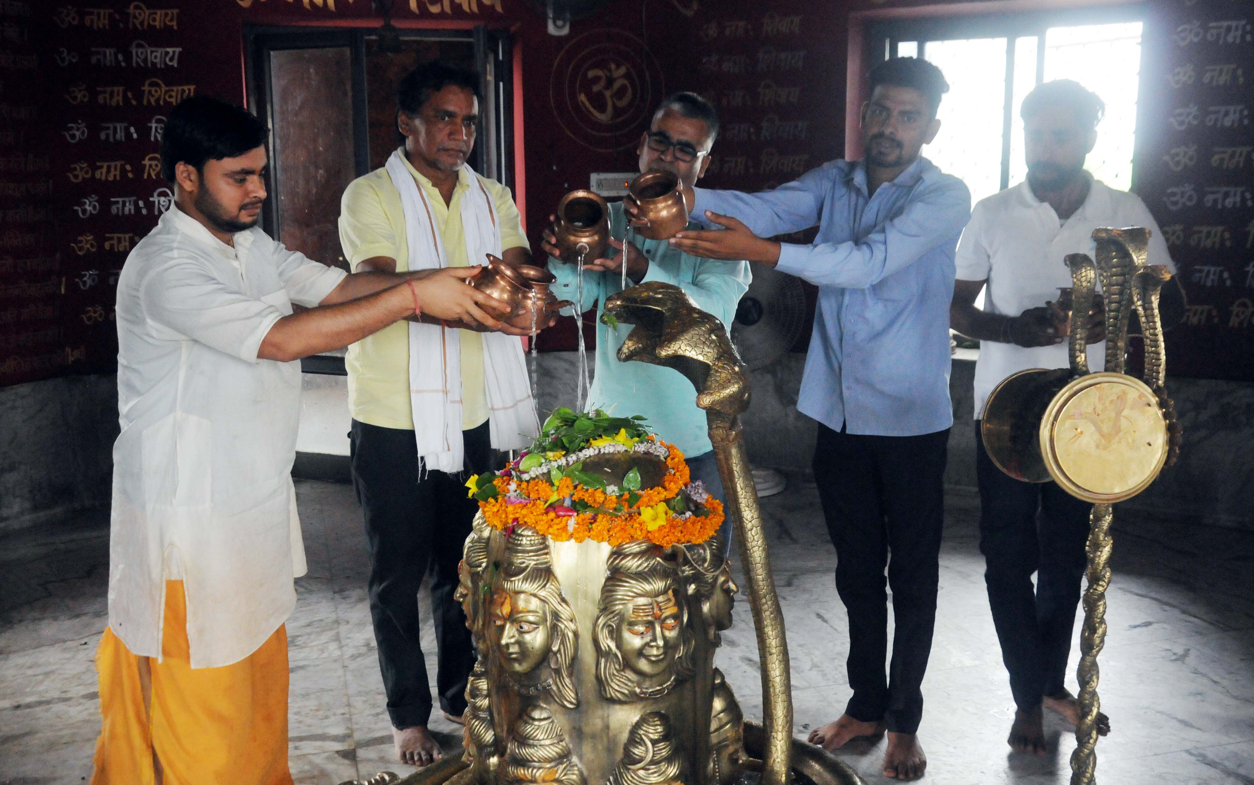 श्रावण के पहले सोमवार पर शिवालयों में गूंजा हर -हर महोदव