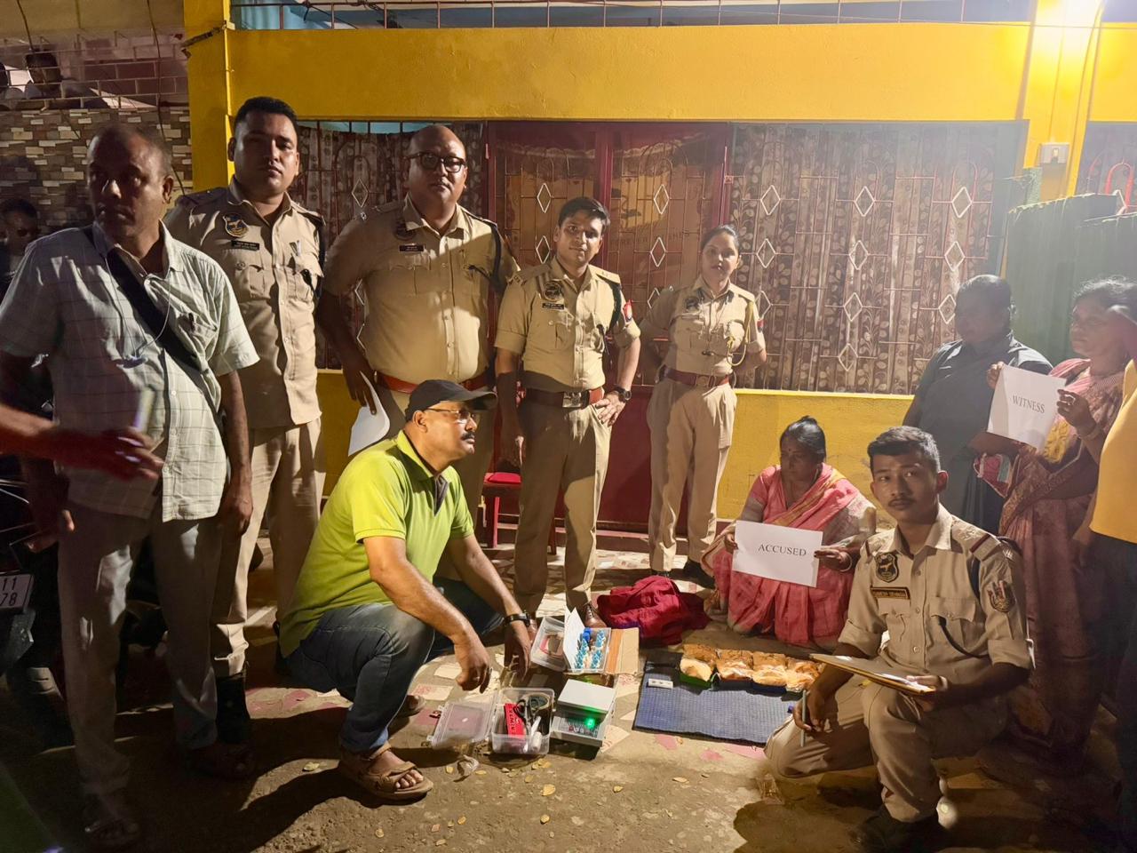 हेरोइन के साथ कछार पुलिस द्वारा गिरफ्तार आरोपित महिला की तस्वीर। हेरोइन के साथ कछार पुलिस द्वारा गिरफ्तार आरोपित महिला की तस्वीर।