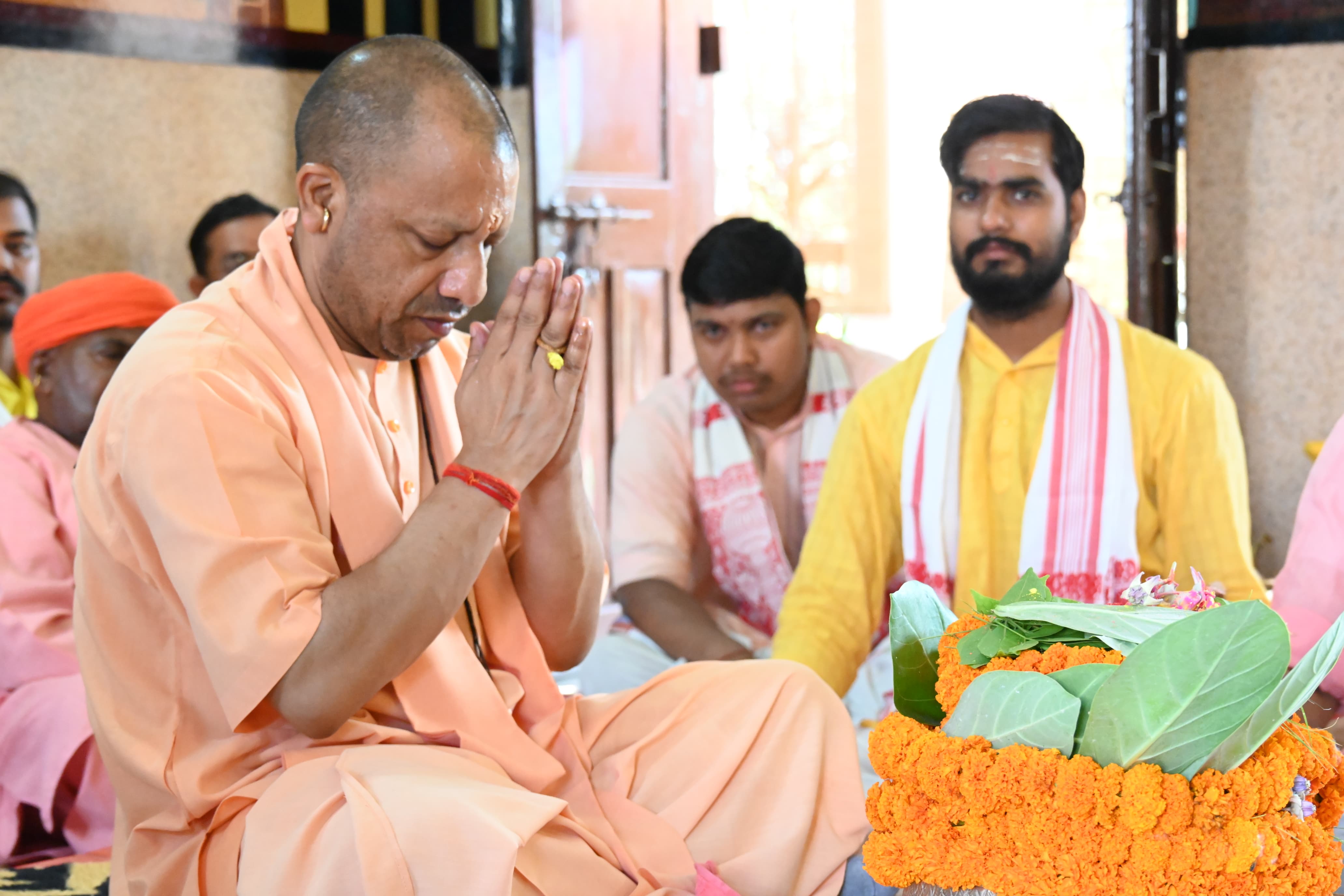 जल, दूध एवं ऋतुफल के रस से हुआ रुद्राभिषेक*