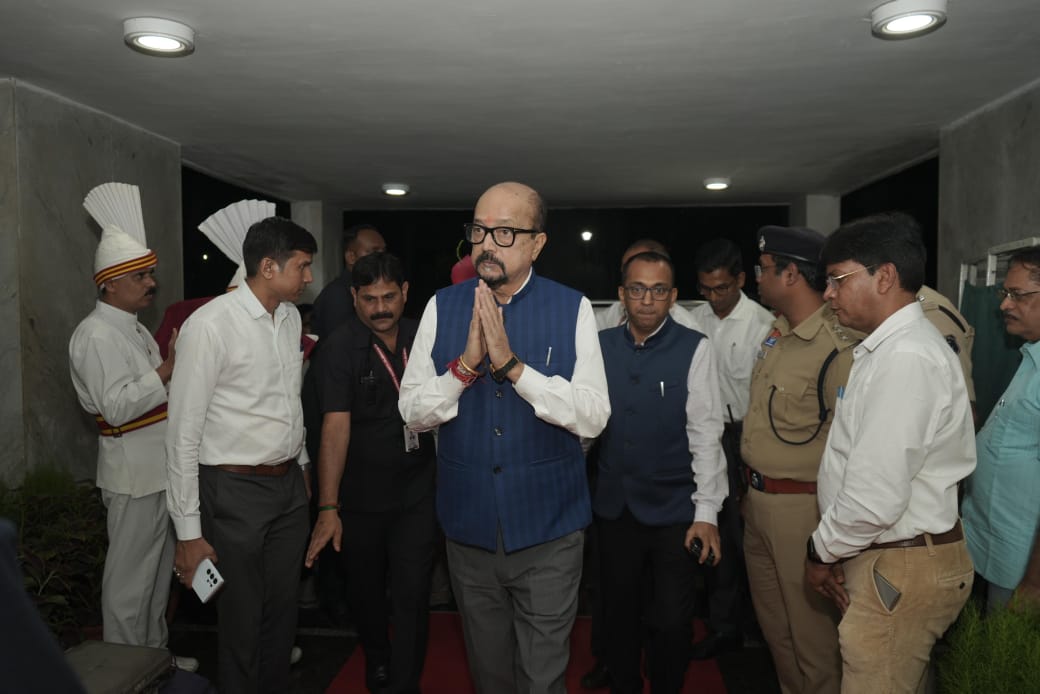 राज्यपाल रमेन डेका कोरबा पहुँचे : कलेक्टर, डीएफओ सहित अन्य अधिकारियों ने किया आत्मीय स्वागत