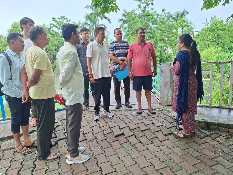 रीवाः उप मुख्यमंत्री शुक्ल ने रानी तालाब क्षेत्र में जल भराव पीड़ितों से की भेंट रीवाः उप मुख्यमंत्री शुक्ल ने रानी तालाब क्षेत्र में जल भराव पीड़ितों से की भेंट