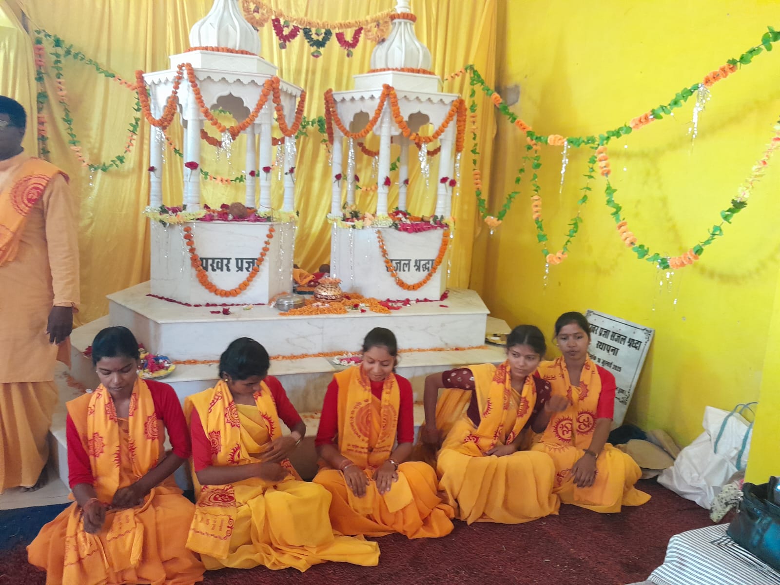 गायत्री शक्तिपीठ कुरुद में प्रखर प्रज्ञा एवं सजल श्रध्दा की स्थापना की गई। गायत्री शक्तिपीठ कुरुद में प्रखर प्रज्ञा एवं सजल श्रध्दा की स्थापना की गई।