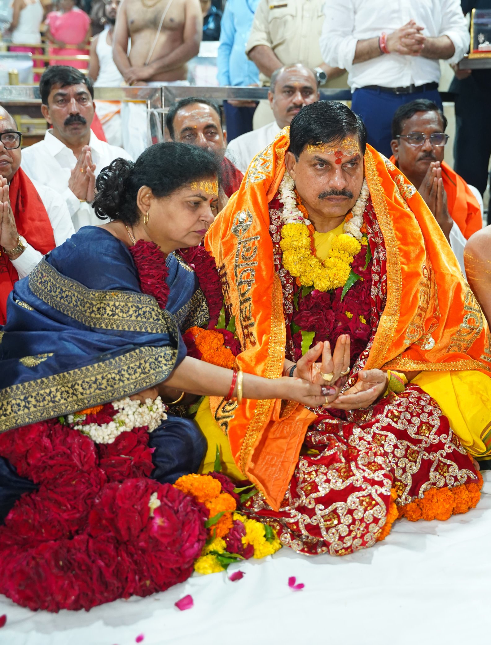 मुख्यमंत्री डाॅ. यादव ने सपत्नीक महाकालेश्वर मंदिर में भस्मारती दर्शन कर पूजा-अर्चना की मुख्यमंत्री डाॅ. यादव ने सपत्नीक महाकालेश्वर मंदिर में भस्मारती दर्शन कर पूजा-अर्चना की
