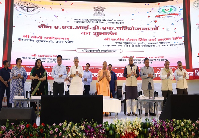 इंदिरागांधी प्रतिष्ठान में हुए कार्यक्रम में सीएम योगी, केन्द्रीय मंत्री ललन सिंह व अन्य इंदिरागांधी प्रतिष्ठान में हुए कार्यक्रम में सीएम योगी, केन्द्रीय मंत्री ललन सिंह व अन्य