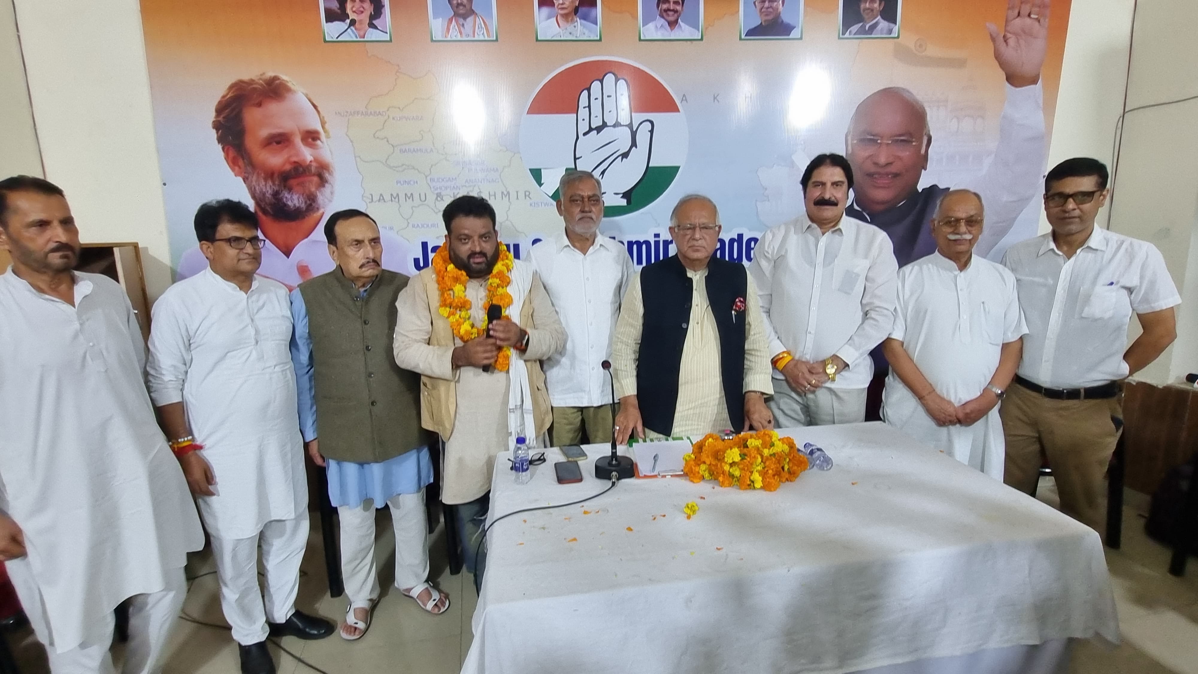 कांग्रेस मुख्यालय में भारत प्रिया के अध्यक्ष नियुक्त होने पर भव्य स्वागत समारोह आयोजित कांग्रेस मुख्यालय में भारत प्रिया के अध्यक्ष नियुक्त होने पर भव्य स्वागत समारोह आयोजित