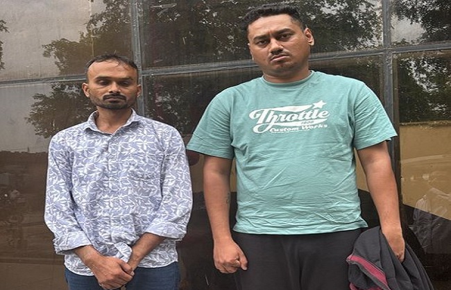 धोखाधड़ी मामले में गिरफ्तार दोनों के जारी फोटो धोखाधड़ी मामले में गिरफ्तार दोनों के जारी फोटो