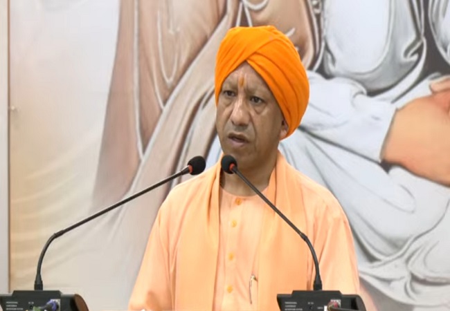सीएम हाउस पर गुरुतेग बहादुर शहीदी दिवस पर आयोजित कार्यक्रम में योगी