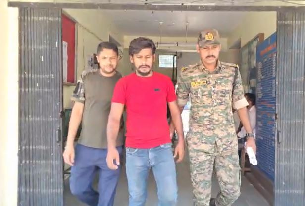 धमकी देने वाला युवक गिरफ्तार धमकी देने वाला युवक गिरफ्तार