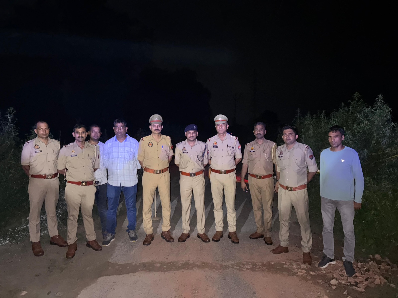 मौके पर मौजूद पुलिस टीम
