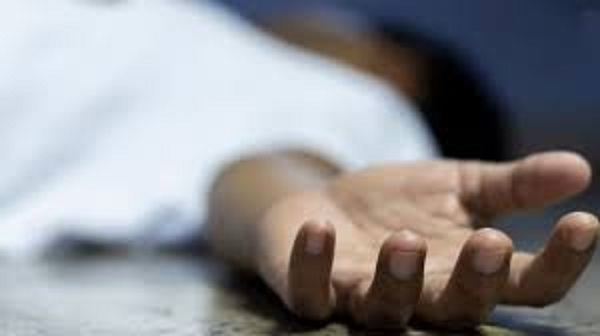 घर में घुसकर महिला की हत्या घर में घुसकर महिला की हत्या