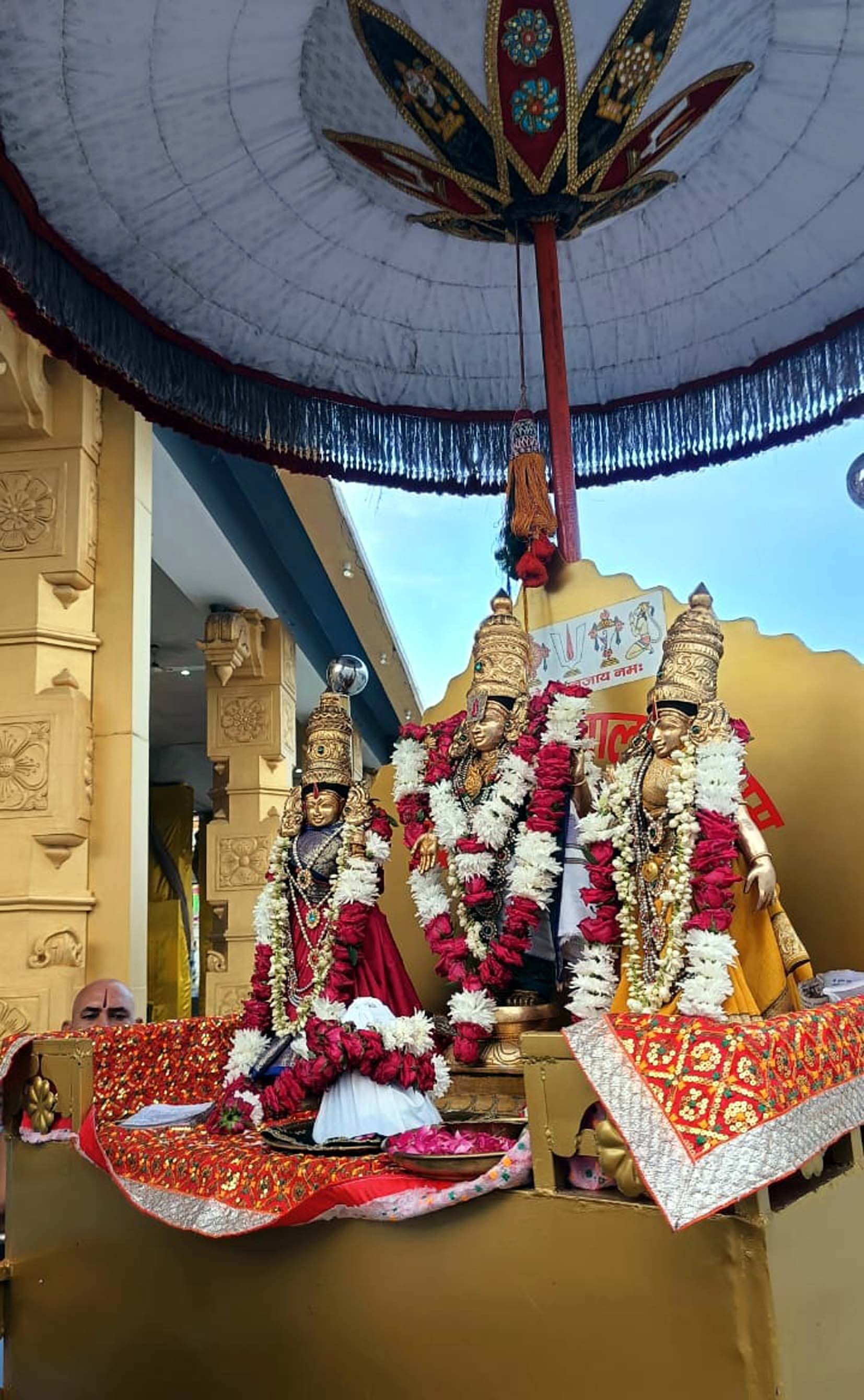 तिरुपति धाम में आयोजित सवारी शोभा यात्रा। तिरुपति धाम में आयोजित सवारी शोभा यात्रा।