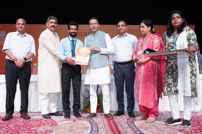 प्रधानमंत्री रोजगार मेला: जम्मू संभाग में 237 उम्मीदवारों को नियुक्ति पत्र किए गए प्रदान प्रधानमंत्री रोजगार मेला: जम्मू संभाग में 237 उम्मीदवारों को नियुक्ति पत्र किए गए प्रदान