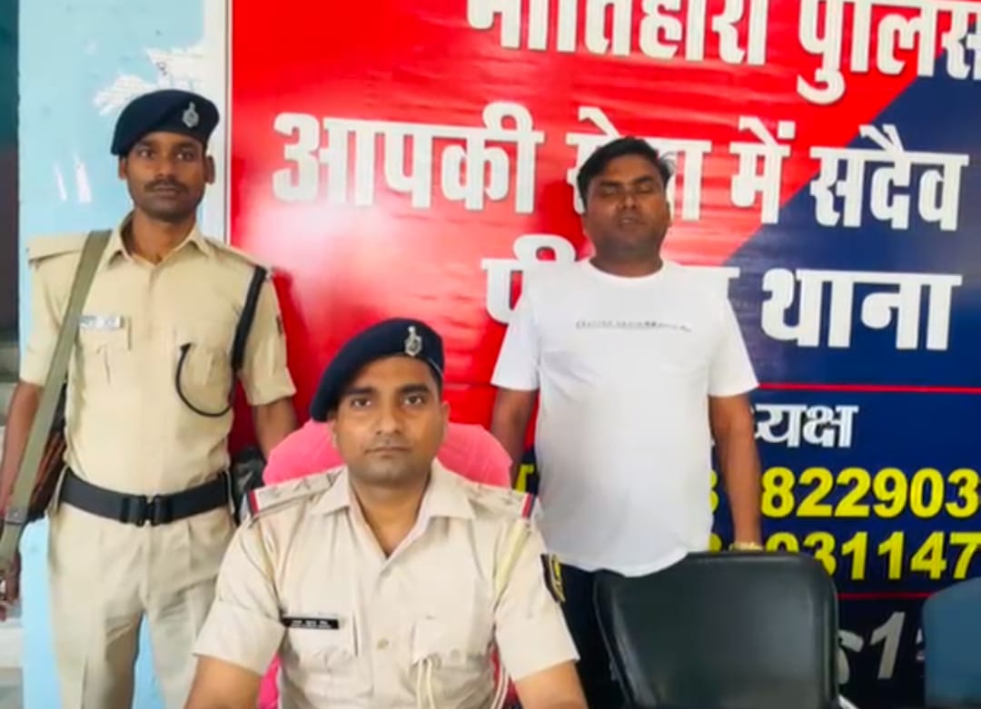 पुलिस गिरफ्त में मुखिया पुत्र पुलिस गिरफ्त में मुखिया पुत्र