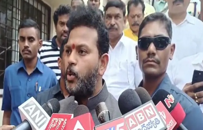 एएआईबी की प्रारंभिक रिपोर्ट पर प्रतिक्रिया देते केंद्रीय नागरिक उड्डयन मंत्री एएआईबी की प्रारंभिक रिपोर्ट पर प्रतिक्रिया देते केंद्रीय नागरिक उड्डयन मंत्री