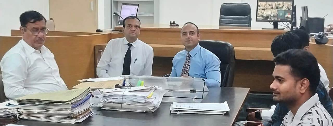 लोक अदालत में केसों का निपटारा करते जस्टिस। लोक अदालत में केसों का निपटारा करते जस्टिस।
