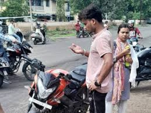 पार्क में हिंदू युवती के साथ बैठा था फैजान पार्क में हिंदू युवती के साथ बैठा था फैजान