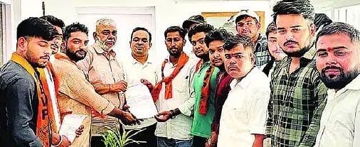 गुरु जंभेश्वर विश्वविद्यालय के कुलपति को ज्ञापन सौंपते अभाविप के पदाधिकारी। गुरु जंभेश्वर विश्वविद्यालय के कुलपति को ज्ञापन सौंपते अभाविप के पदाधिकारी।
