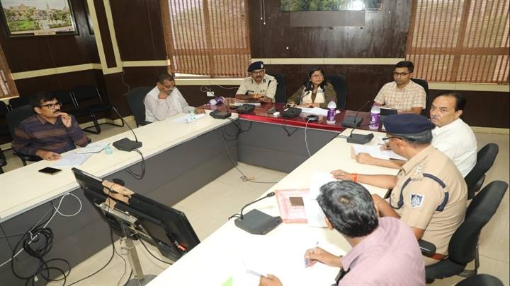 जिला स्तरीय सतर्कता एवं मॉनीटरिंग समिति की बैठक जिला स्तरीय सतर्कता एवं मॉनीटरिंग समिति की बैठक
