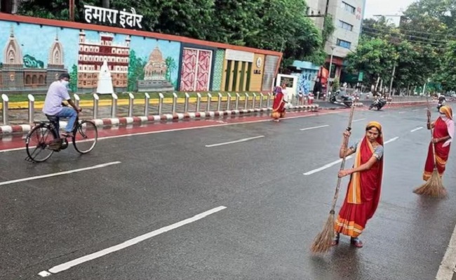 इंदौर में स्वच्छता अभियान (फाइल फोटो) इंदौर में स्वच्छता अभियान (फाइल फोटो)