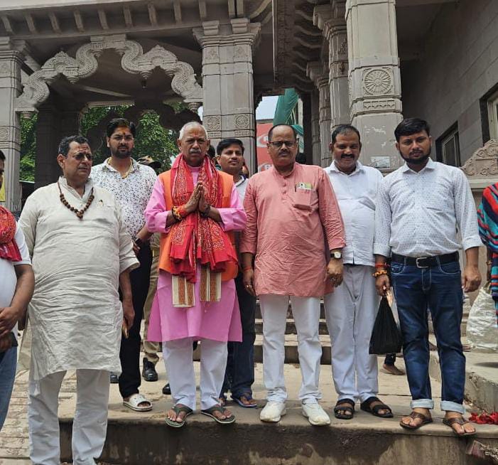विंध्याचल धाम पहुंचे बिहार के महाराजगंज से भाजपा सांसद जनार्दन सिंह सिग्रीवाल।