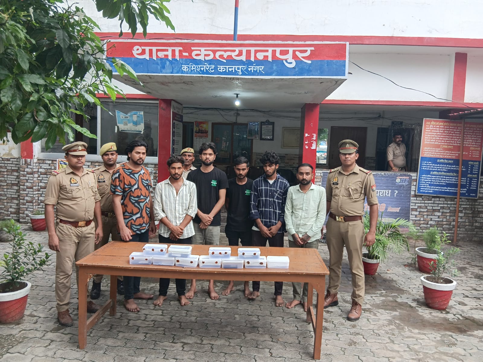 पुलिस की गिरफ्त में आरोपित