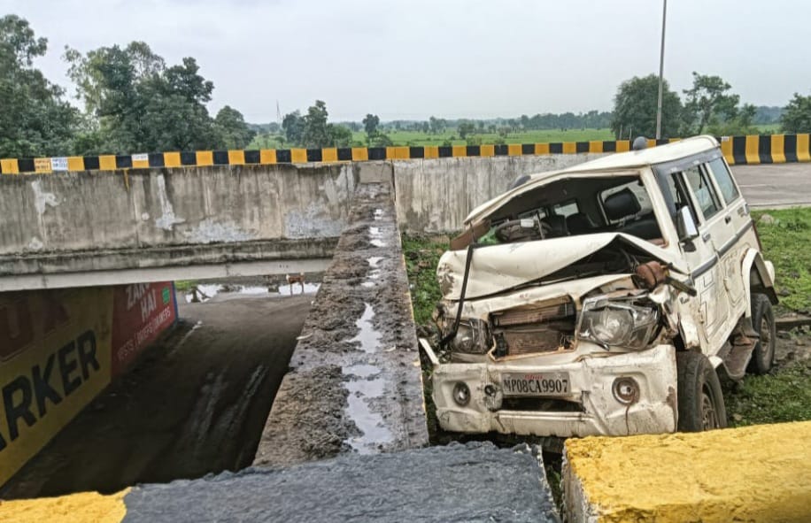 टकराया बोलेरो वाहन,दो की मौत पांच घायल टकराया बोलेरो वाहन,दो की मौत पांच घायल