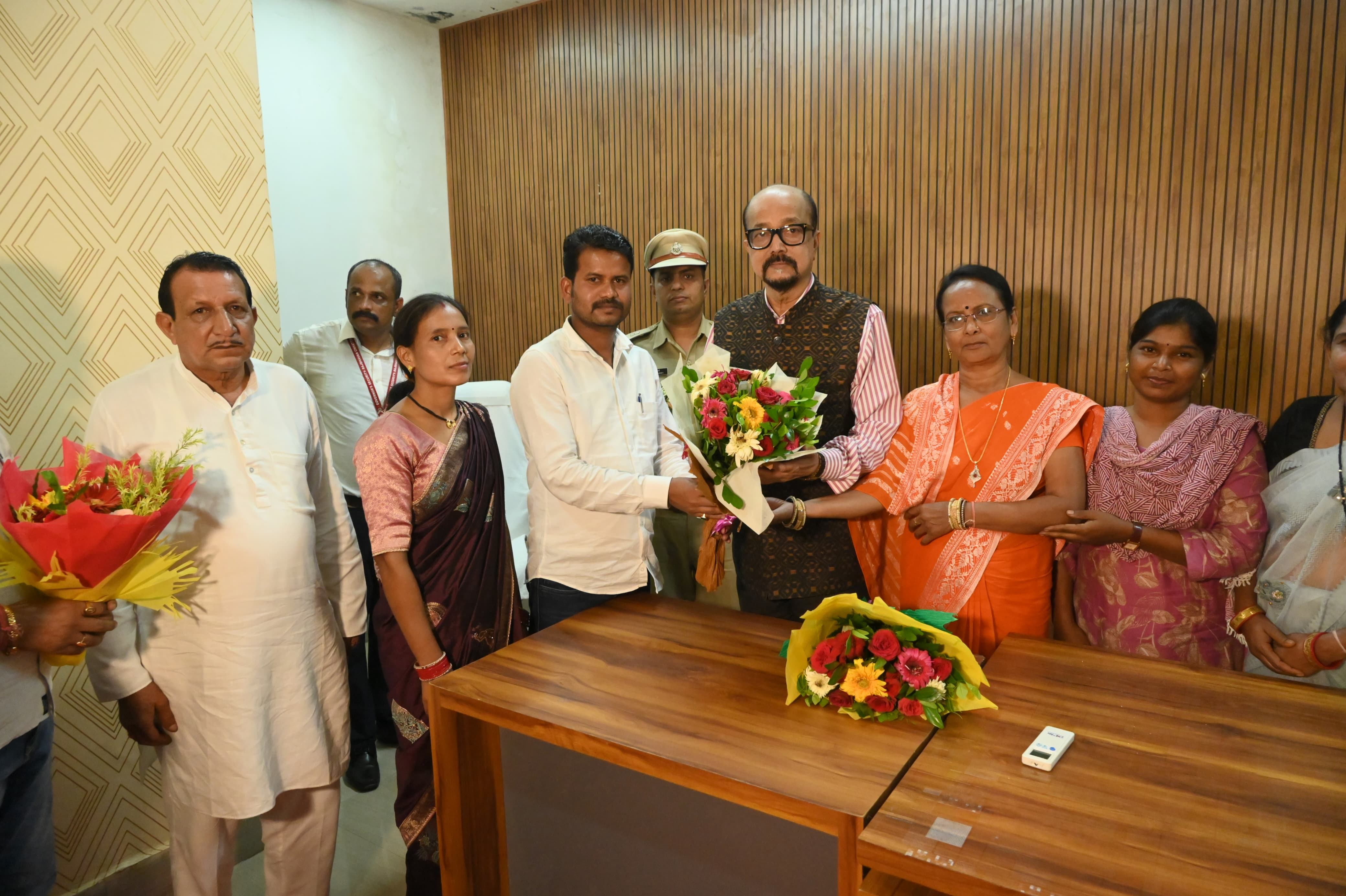 अपने गांव के विकास के लिए योजना बनाकर उसमे भागीदार बनिये - राज्यपाल रामेन डेका अपने गांव के विकास के लिए योजना बनाकर उसमे भागीदार बनिये - राज्यपाल रामेन डेका