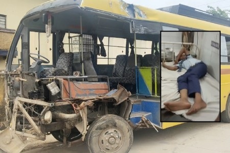 बस का अगला हिस्सा चकनाचूर हो गया। बस का अगला हिस्सा चकनाचूर हो गया।