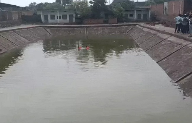 दतियाः निर्माणाधीन तालाब में डूबने से तीन बच्चियों की मौत दतियाः निर्माणाधीन तालाब में डूबने से तीन बच्चियों की मौत