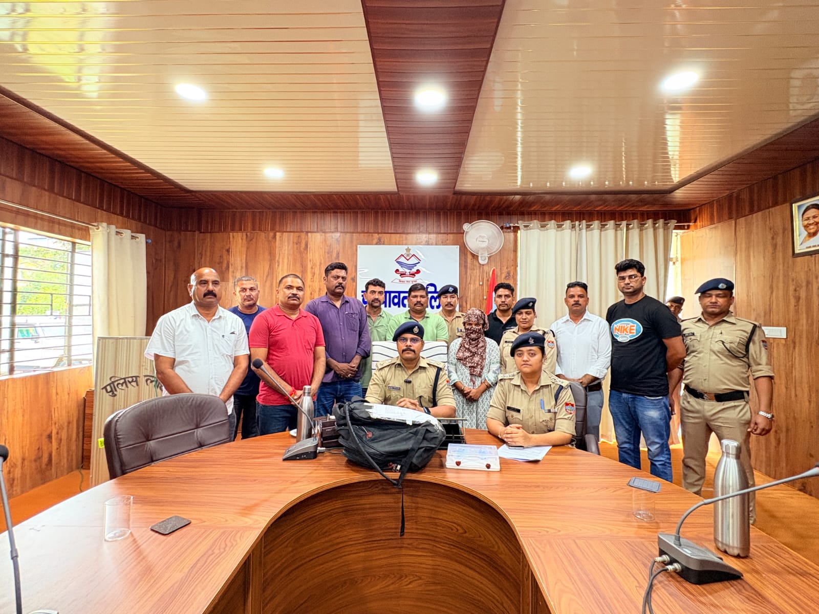 पुलिस टीम द्वारा पकड़े गए तस्कर पुलिस टीम द्वारा पकड़े गए तस्कर