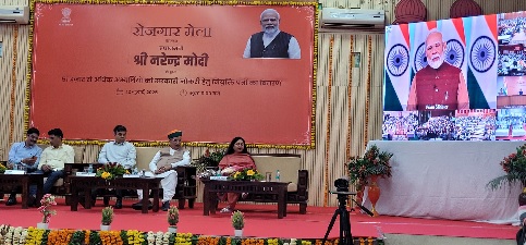 प्रधानमंत्री ने प्रतियोगी परीक्षाओं की चयन प्रक्रिया को बनाया पारदर्शी: केंद्रीय विधि एवं न्याय मंत्री प्रधानमंत्री ने प्रतियोगी परीक्षाओं की चयन प्रक्रिया को बनाया पारदर्शी: केंद्रीय विधि एवं न्याय मंत्री
