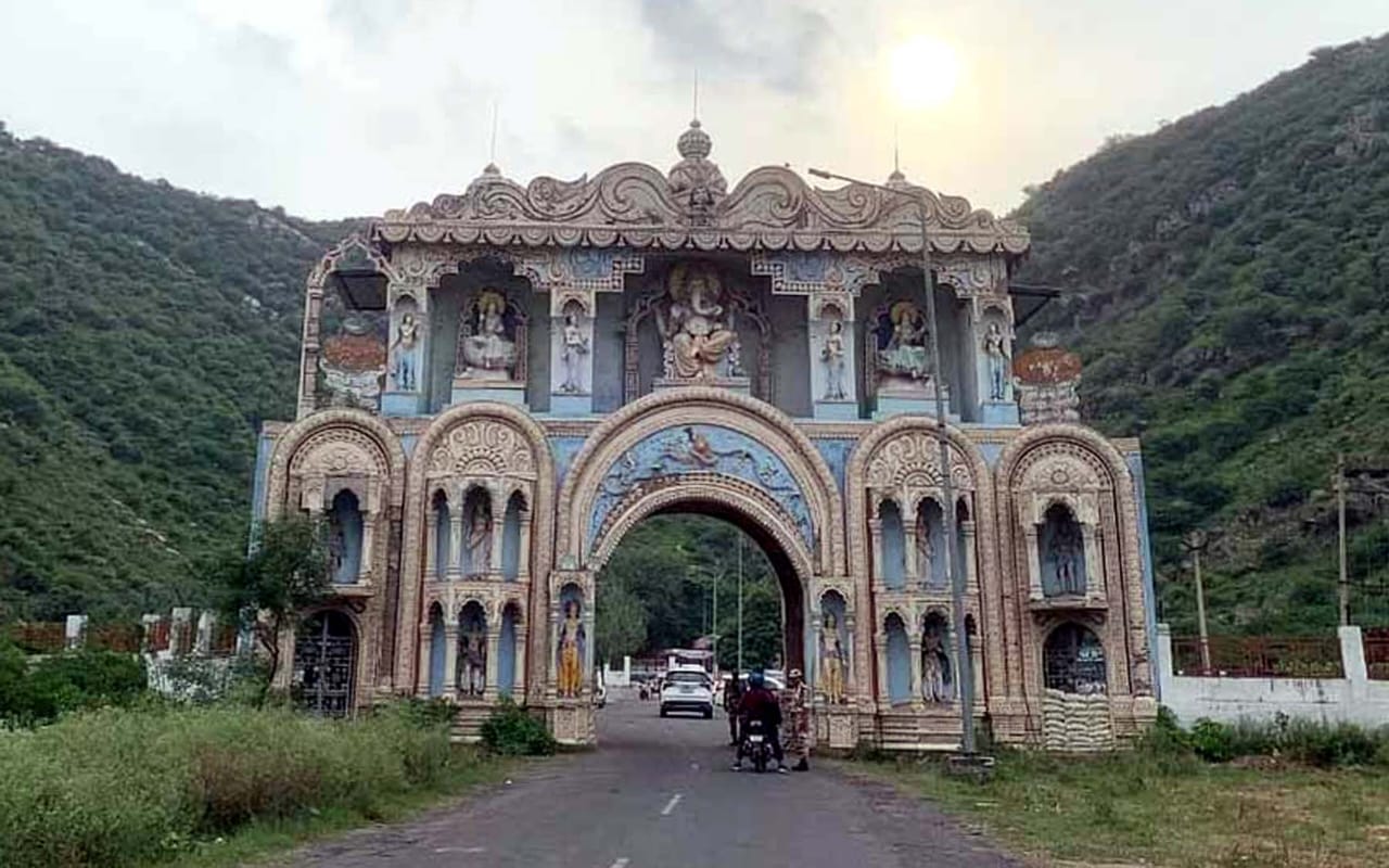 फोटो : महाभारत कालीन नल्हड़ेश्वर शिव मंदिर फोटो : महाभारत कालीन नल्हड़ेश्वर शिव मंदिर