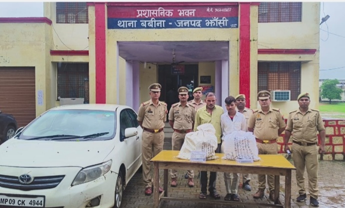 गांजे के साथ पुलिस गिरफ्त में गांजा तस्कर गांजे के साथ पुलिस गिरफ्त में गांजा तस्कर