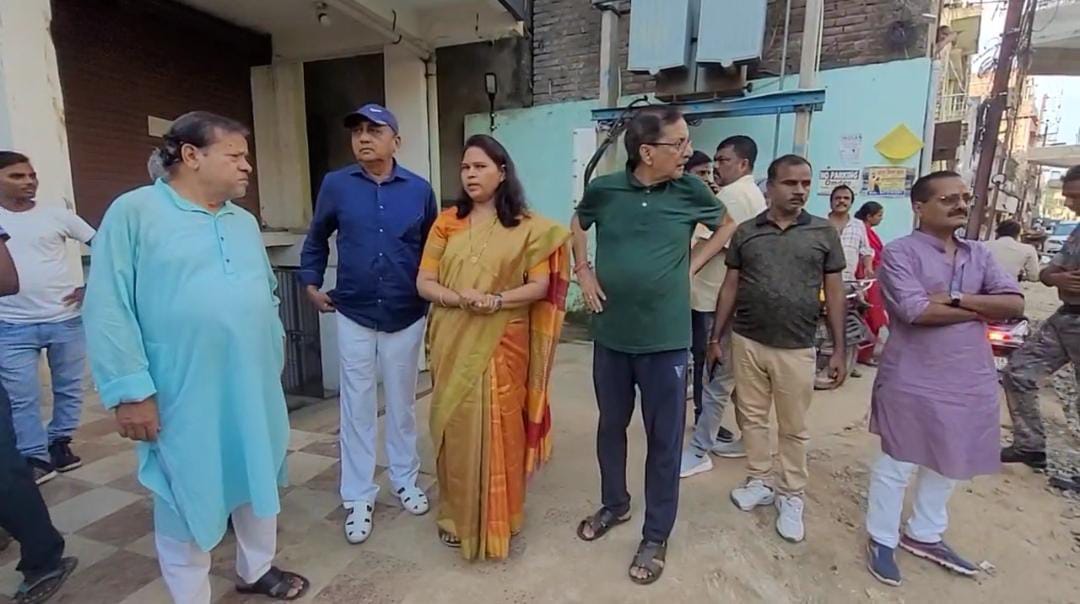 निरीक्षण करते महापौर निरीक्षण करते महापौर