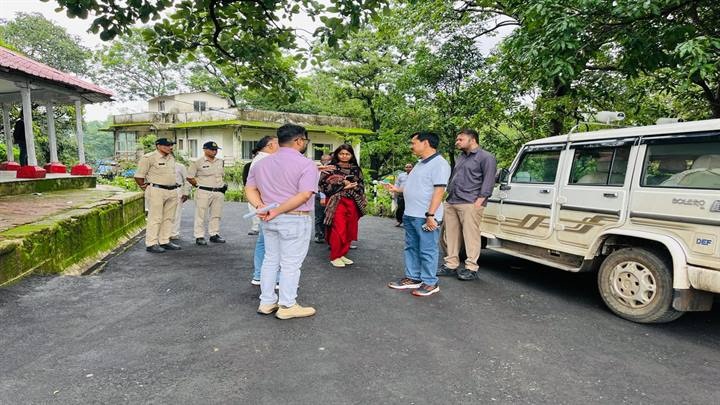 भोपाल से आई पर्यटन विभाग की टीम ने तामिया का दौरा किया भोपाल से आई पर्यटन विभाग की टीम ने तामिया का दौरा किया