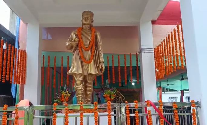 भानुभक्त आचार्य की प्रतिमा का अनावरण भानुभक्त आचार्य की प्रतिमा का अनावरण