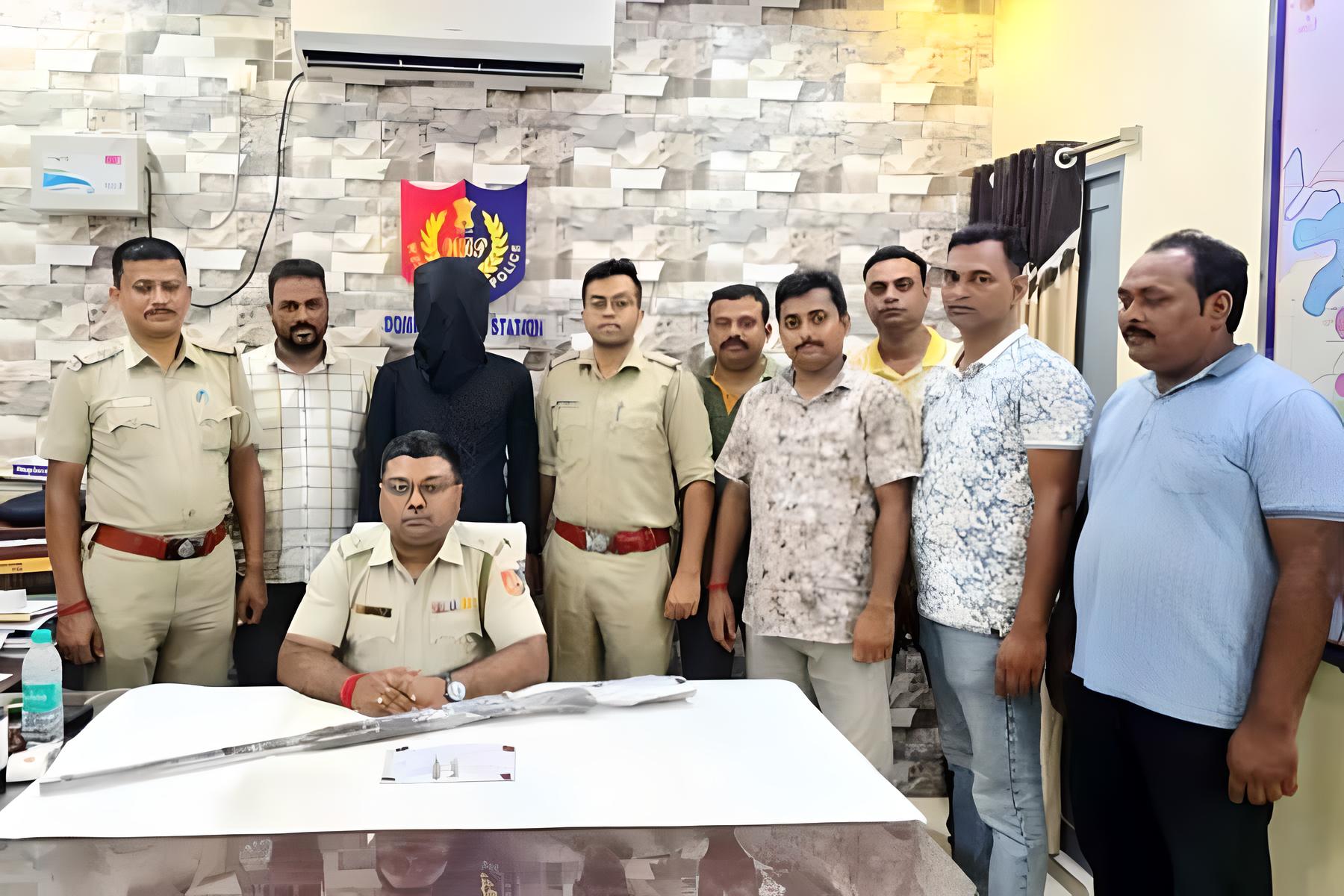 सोशल मीडिया पर हथियारों के साथ तस्वीरें डालने वाला युवक गिरफ्तार, घर से बरामद हुई देसी बंदूक और कारतूस