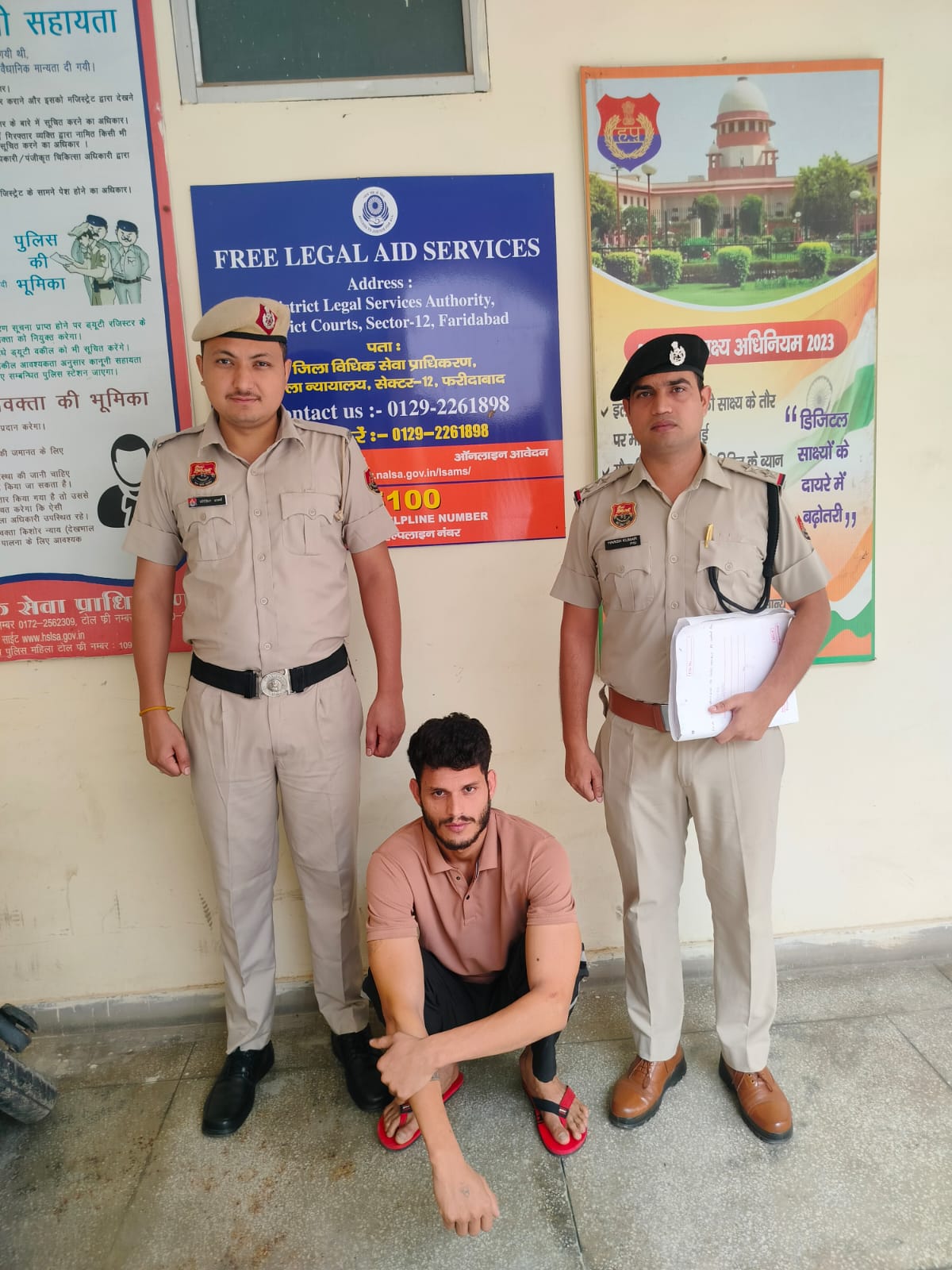 गिरफ्तार किया गया आरोपित गिरफ्तार किया गया आरोपित